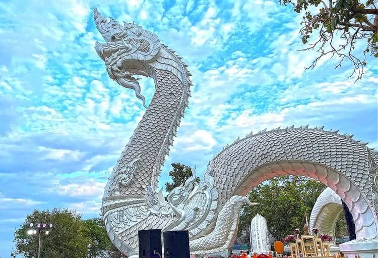 พญานาคสีขาว